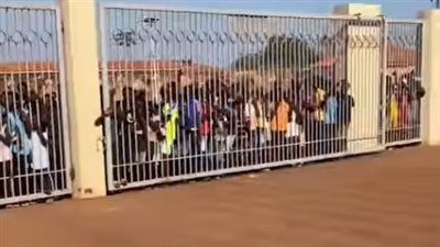 مران المنتخب، إقبال جماهيري كبير من مشجعي غينيا بيساو لمشاهدة محمد صلاح