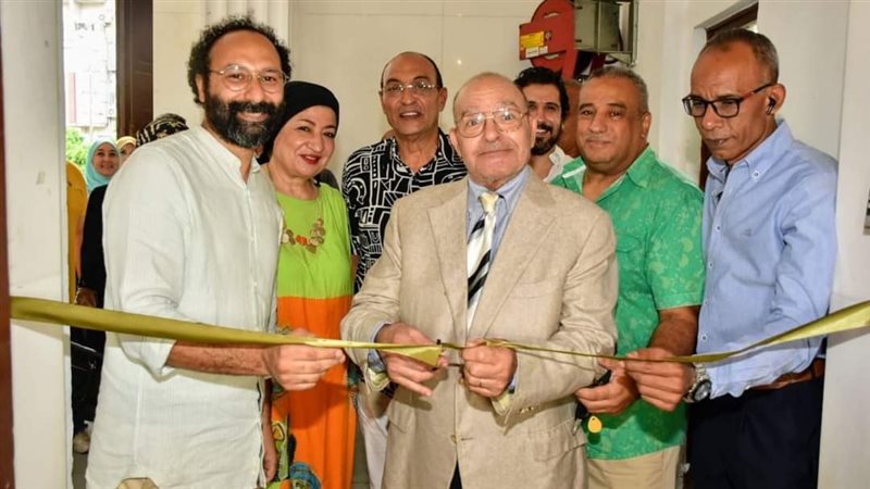 افتتاح معرض للفنان