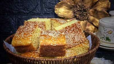 سهلة بدون تكاليف، طريقة عمل كيكة الزبادي بالسمسم