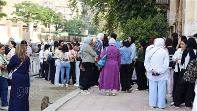 قلق وترقب أولياء الأمور أمام لجان الثانوية العامة 