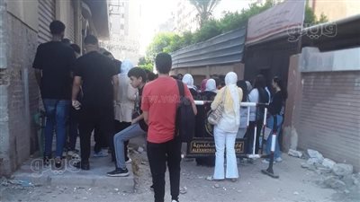 دخول طلاب الثانوية العامة إلى لجان الامتحانات في الإسكندرية