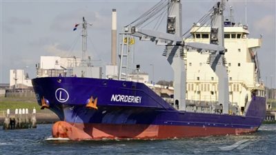 تفاصيل تضرر سفينتي شحن بعد هجوم صاروخي حوثي في البحر الأحمر