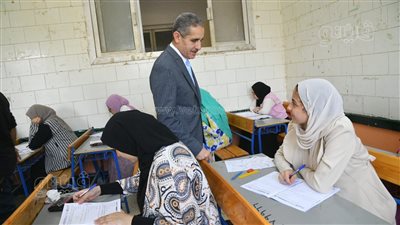 محافظ الغربية يتفقد لجان الثانوية العامة (صور)