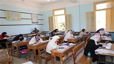 انطلاق ماراثون الثانوية العامة.. 813 ألفا و522 طالبا يؤدون الامتحانات في 2029 لجنة.. إتاحة خطوط ساخنة لاستقبال الشكاوى.. وتحذير من اصطحاب أي أجهزة إلكترونية
