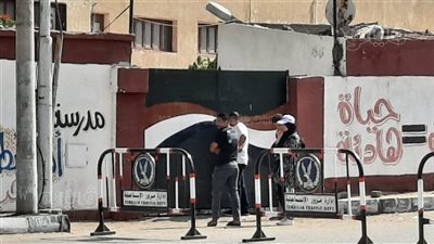 الثانوية العامة 2024، انهيار طالبة لعدم تمكنها من دخول الامتحان بالإسماعيلية 