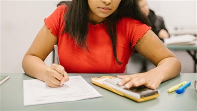 تداول أسئلة امتحان التربية الوطنية للثانوية العامة، والتعليم تحقق