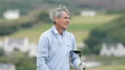 ليفربول يعلن إصابة قائده السابق ألان هانسن بمرض خطير