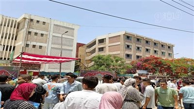 حلينا في نص الوقت، فرحة طلاب الثانوية في الشرقية بامتحان الدين والتربية الوطنية (فيديو)