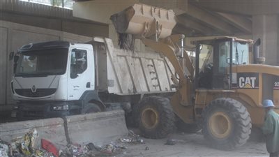 انتشار معدات النظافة خلال أيام عيد الأضحى لرفع المخلفات بالجيزة