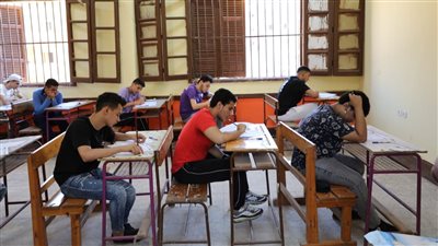 لجان امتحانات الثانوية العامة بالفيوم تتسلم أسئلة اليوم الأول 