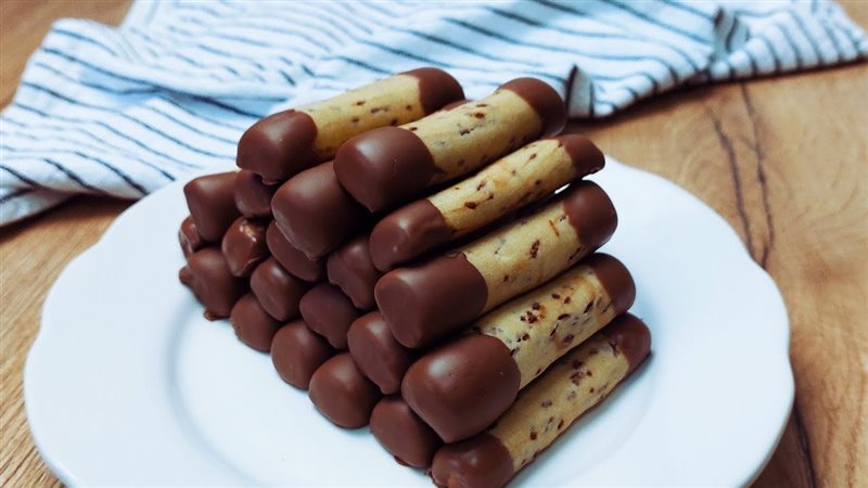 أصابع البسكويت بالشيكولاتة