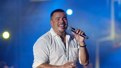 بعد أزمة صفعه لـ شاب، أسعار تذاكر حفل عمرو دياب في دبي تثير الجدل