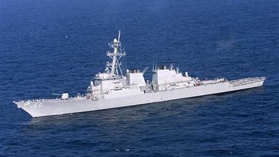 المدمرة الأمريكية ميسون تغادر الشرق الأوسط بعد استهداف الحوثيين لها