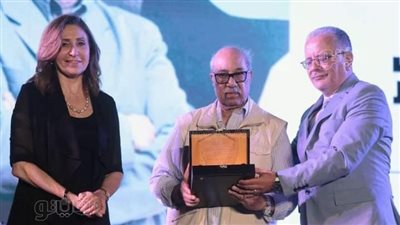 نيفين الكيلاني تكرم عددا من فناني مصر والوطن العربي بالمعرض العام للفنون التشكيلية (صور)