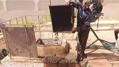 استعدادًا لعيد الأضحى المبارك، تطهير خزانات محطات مياه فرافرة الوادي الجديد 