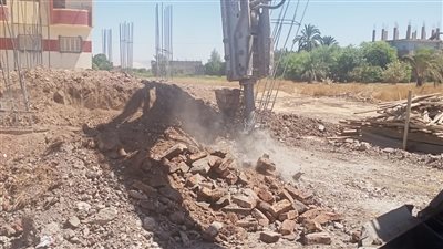 إزالة حالة تعدي على أرض زراعية بأرمنت الوابورات في الأقصر