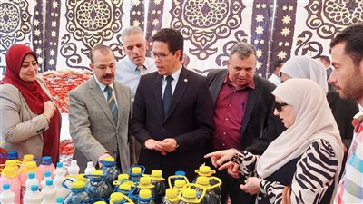  رئيس جامعة بنها يفتتح معرضا للمنتجات والسلع الغذائية بأسعار مخفضة
