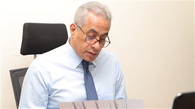 هل يعود وزير العمل السابق لمنصبه رئيسا لاتحاد عمال مصر؟ 