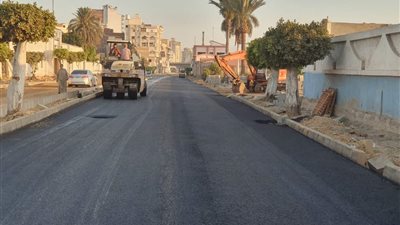 محافظ دمياط تتابع بدء أعمال رصف طريق كورنيش النيل 