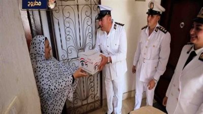 الداخلية توزع كراتين غذائية مجانًا على المواطنين بمناسبة عيد الأضحى (صور)