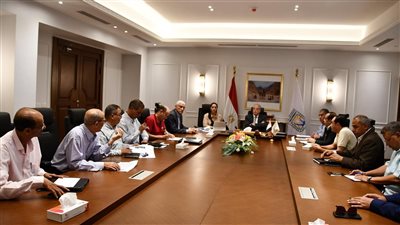 محافظ جنوب سيناء يناقش الاستعدادات النهائية لعيد الأضحي