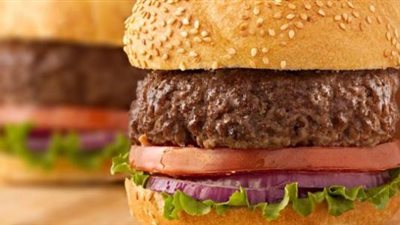 طريقة عمل برجر اللحم في خطوات سهلة وسريعة 