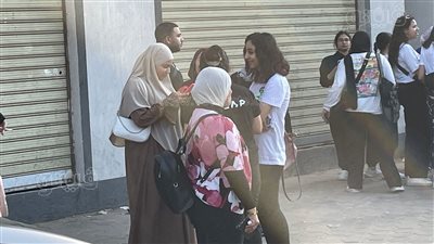  بدء دخول طلاب الثانوية العامة إلي اللجان لأداء امتحان مادتي الاقتصاد والإحصاء (صور)