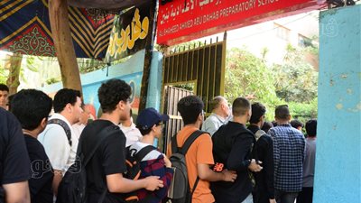 اليوم الثاني لامتحانات الثانوية العامة 2024.. الطلاب يؤدون اختبار الاقتصاد والإحصاء.. التعليم تنفي التسريب.. وتؤكد: مادة نجاح ورسوب