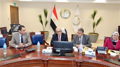 وزير التعليم يراقب طلاب الثانوية بكاميرات مراقبة.. يشدد على الطلاب بالإجابة بالقلم الجاف الأزرق.. ويؤكد مساءلة الملاحظ ورئيس الدور عن عدم صحة بيانات الطالب