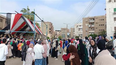 تباين آراء طلاب الثانوية العامة بالقليوبية بعد أداء امتحاني الاقتصاد والإحصاء (صور)