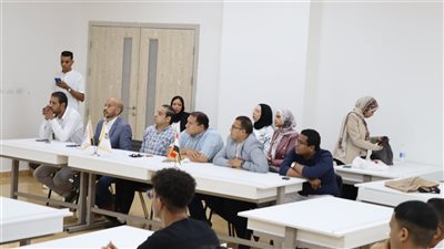 جامعة طيبة التكنولوجية تناقش مشروعات تخرج طلاب تكنولوجيا الصناعات الخشبية