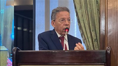 نقيب الأطباء يعلق على مقترح منح تصريح مزاولة مهنة الطب للأجانب