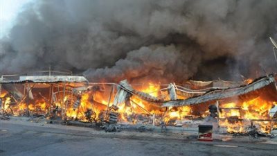 اندلاع حريق ضخم في سوق المنامة بالبحرين، والدفاع المدنى يسيطر على الموقف (فيديو)