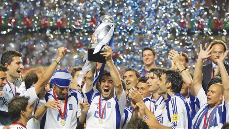 منتخب اليونان بطل