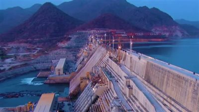 باحث بحوض النيل يكشف آخر تطورات سد النهضة وموعد غرق المساحات الخضراء في بحيرته