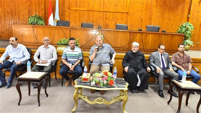 محافظ أسيوط يعقد مؤتمرًا للتوعية بالمبادرة الوطنية للمشروعات الخضراء الذكية (صور)