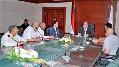 محافظ سوهاج يبحث إنهاء إجراءات تقنين أراضي أملاك الدولة