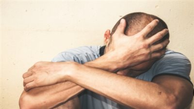 أجازات المريض النفسي، كيف يتعامل القانون مع من يعاني في صمت؟ 