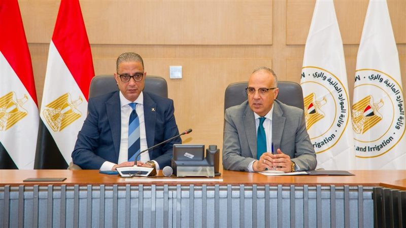 وزير الري يلتقي محافظ
