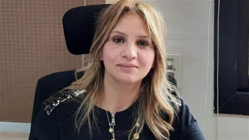 عميدة آداب جامعة