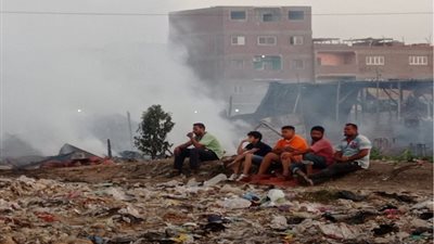 السيطرة على حريق منطقة الزرايب بالبراجيل، والحصيلة تفحم العشش ونفوق ماشية و10 مصابين (فيديو وصور)