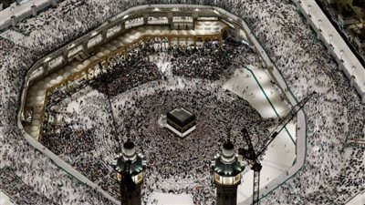 لقطات مباشرة تظهر كثافة الحجاج في صحن الطواف (فيديو)