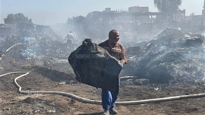  التفاصيل الكاملة لحريق الزرايب بالبراجيل.. إصابة 10 أشخاص باختناقات ونفوق عدد من الماشية.. والنيران تلتهم عشرات العشش