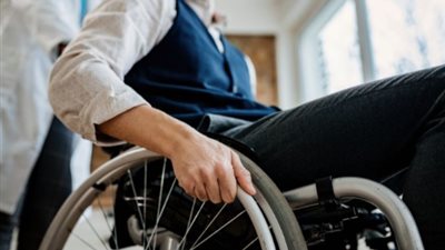 تفسير حلم الشلل في المنام وعلاقته بالمشكلات المادية 