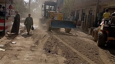 رفع تراكمات القمامة والنظافة أمام المساجد والساحات بأحياء الجيزة 