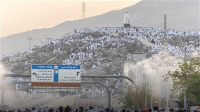 مشاهد توثق توافد حجاج بيت الله الحرام إلى مشعر عرفات (صور)