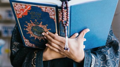 ممر شرفي لحافظات القرآن الكريم في نقادة بقنا (فيديو)