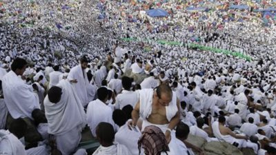 آخر ساعة في يوم عرفة، حجاج بيت الله الحرام يتضرعون بالدعاء