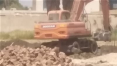 تنفيذ 6 حالات إزالة لتعديات على أرض زراعية بمدينة أرمنت في الأقصر