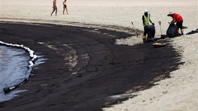 إغلاق شواطئ جزيرة سنتوسا في سنغافورة بسبب تسرب نفطي